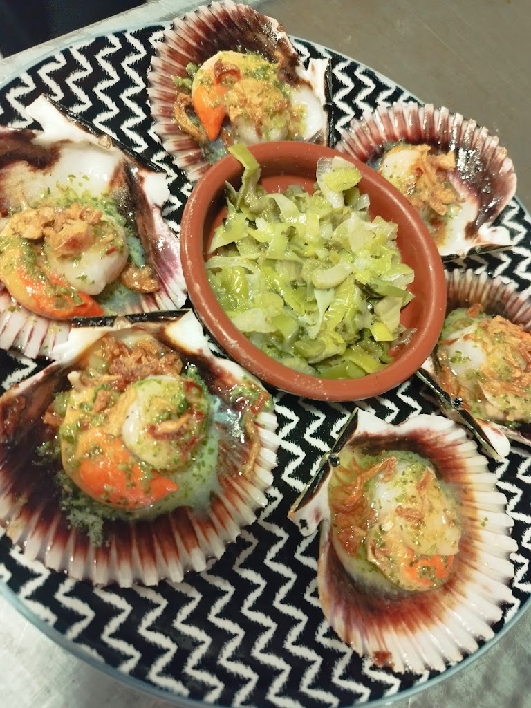 Restaurante La Reina — Comida y bebida