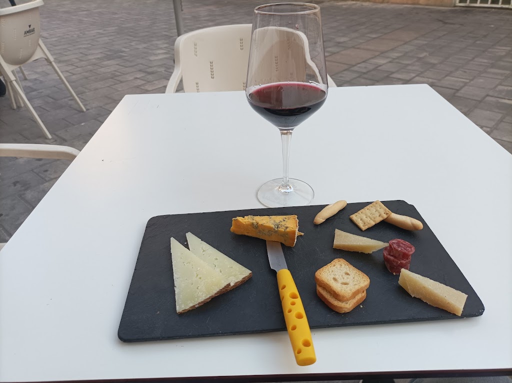 Restaurante La casa de los quesos — Comida y bebida