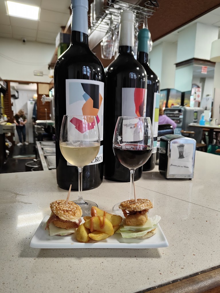 Cafeteria Parque del Mar — Comida y bebida