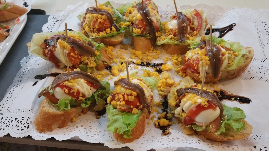 Bar Ya - Club — Comida y bebida