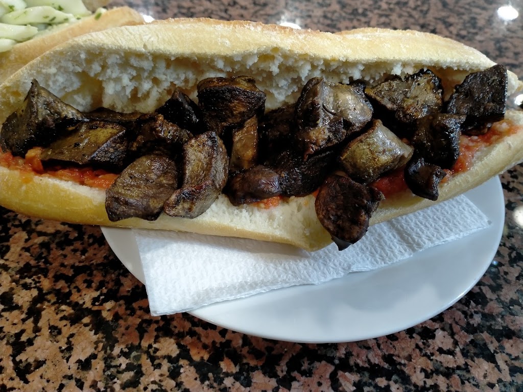 Cafeteria Mavi's — Comida y bebida