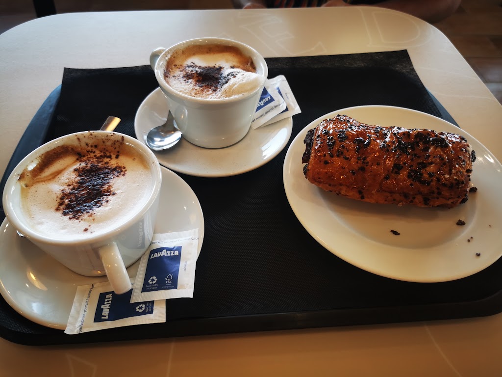 Area de Servicio Valles COMO — Comida y bebida