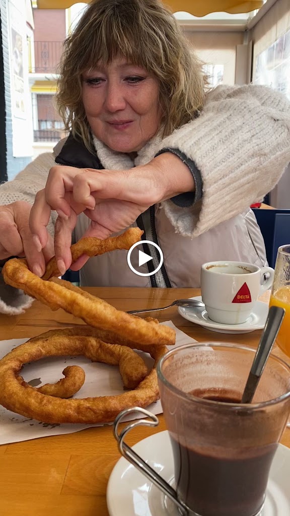 Bar - Cafeteria - Churreria La Rueda — Videos