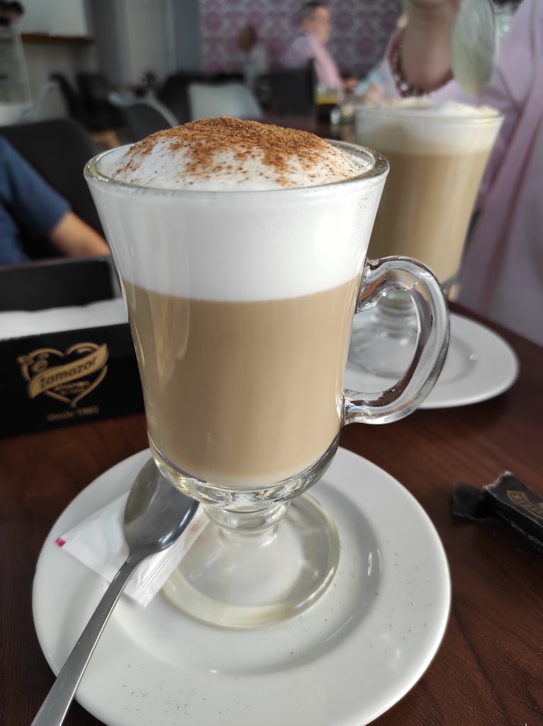 Cafe La Oficina — Comida y bebida