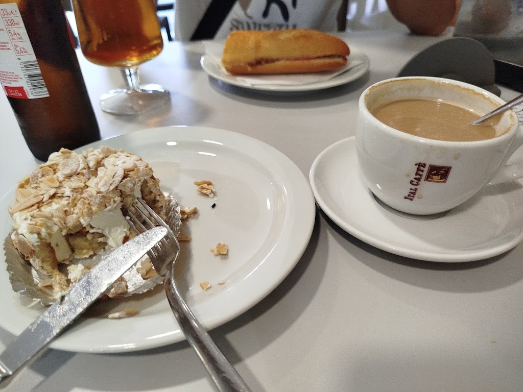 Can Duran 108 — Comida y bebida