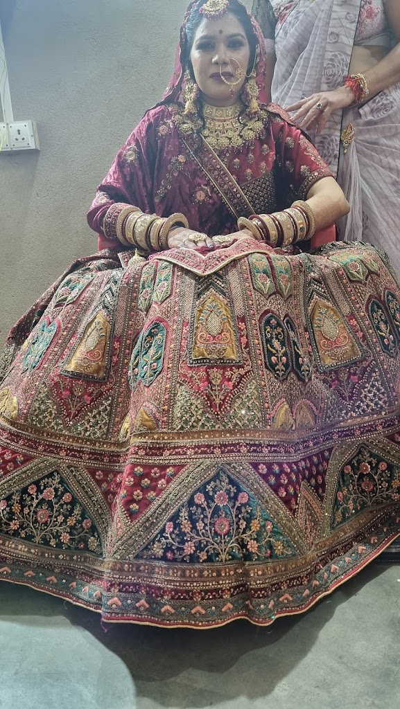 Pushpa Beauty Parlour