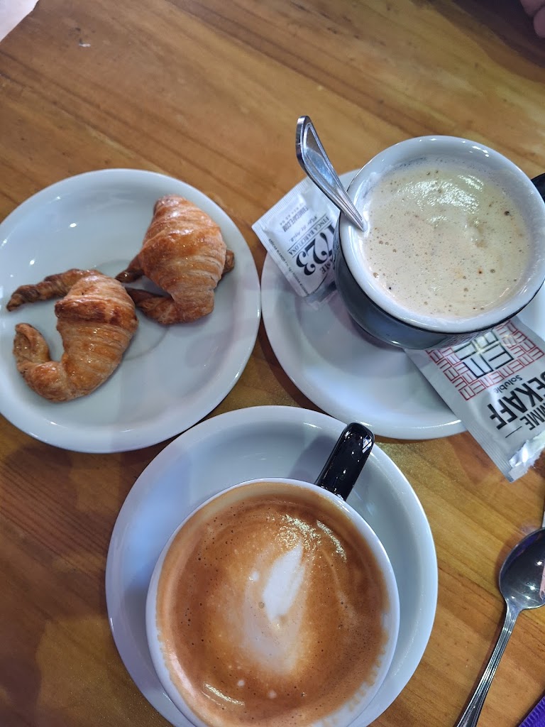 Cafe LLar — Comida y bebida