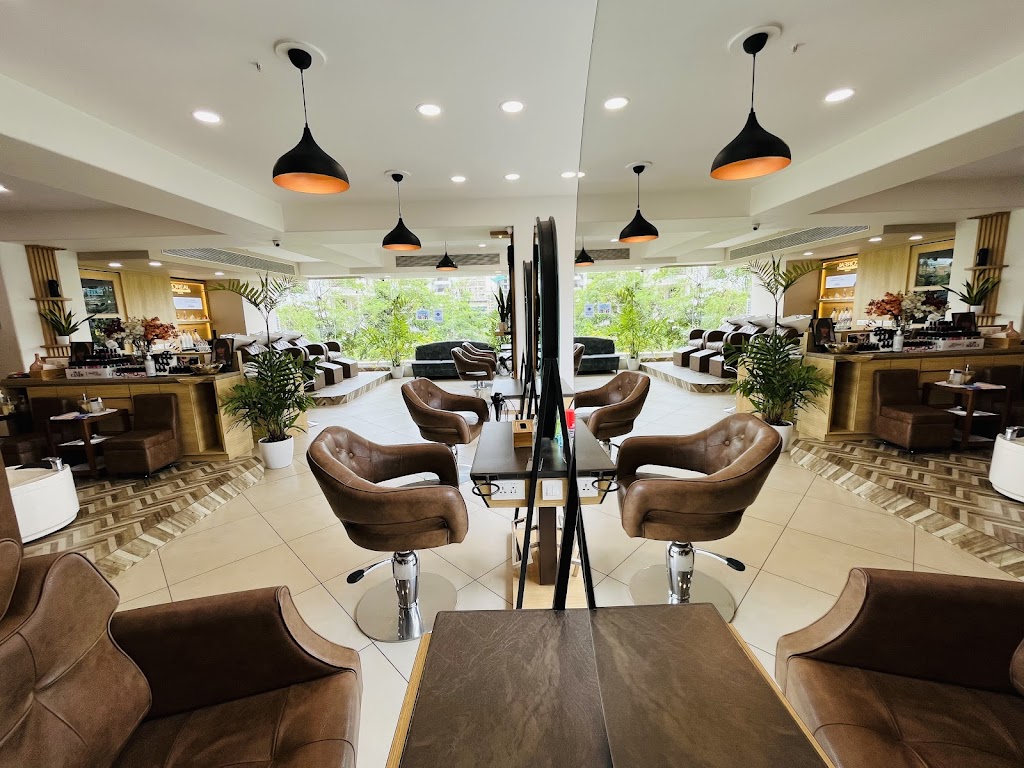 Locks Lustre Salon Academy