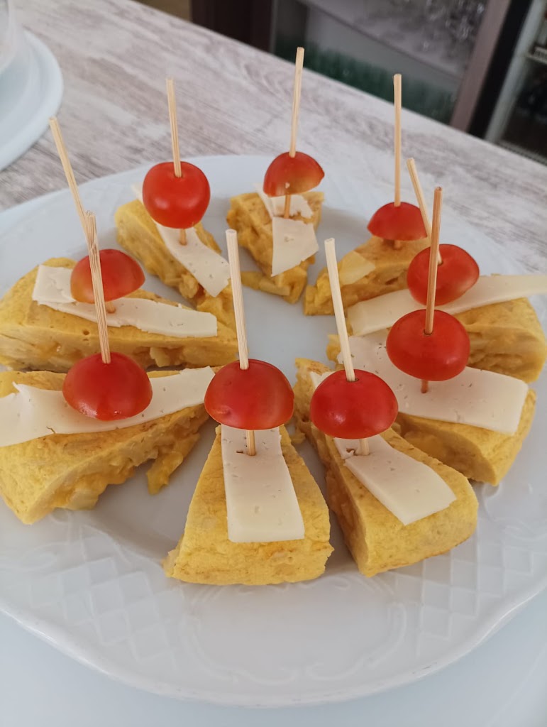 Cafe-bar Jazmin — Comida y bebida