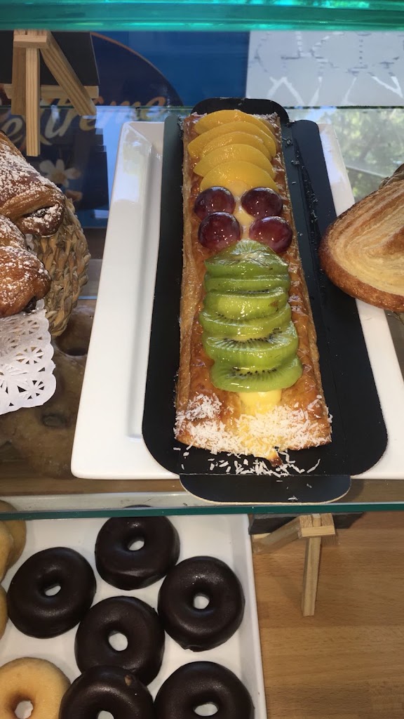 Panaderia La Petita Adena — Pastel
