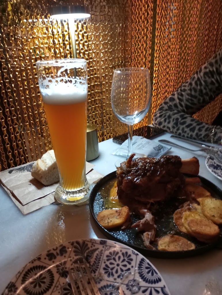 Maria Castana — Comida y bebida