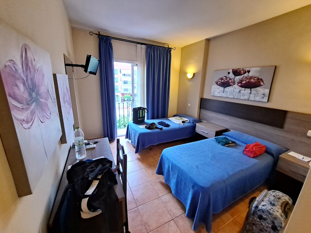 Hostal La Colonia SL — Habitaciones