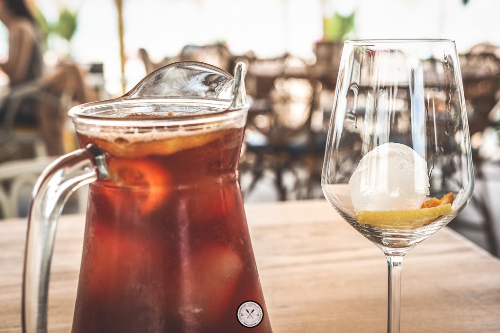 Las Olas Beach Club — Comida y bebida