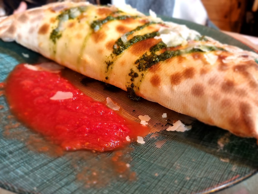 La Nona — Calzone