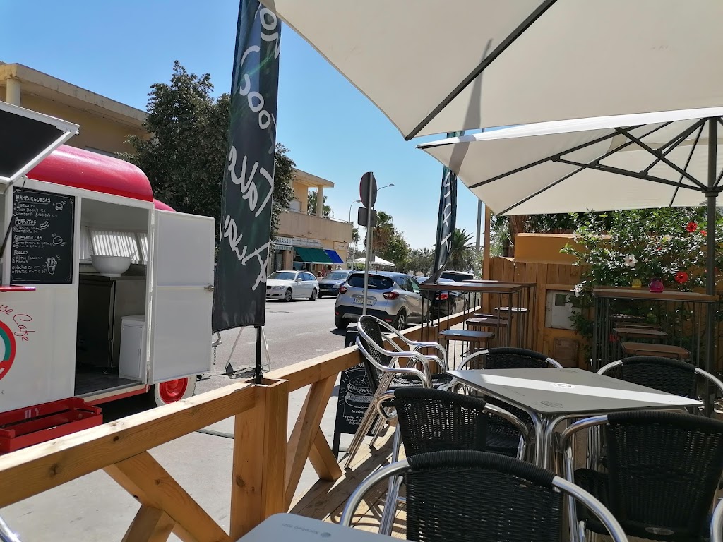 The Surf House Cafe playa