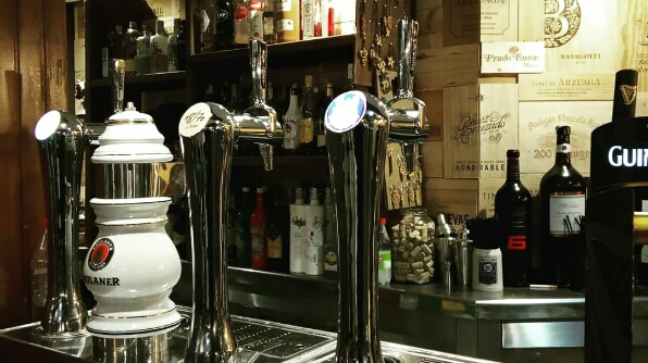 Bar Adarve (Sarria) — Comida y bebida