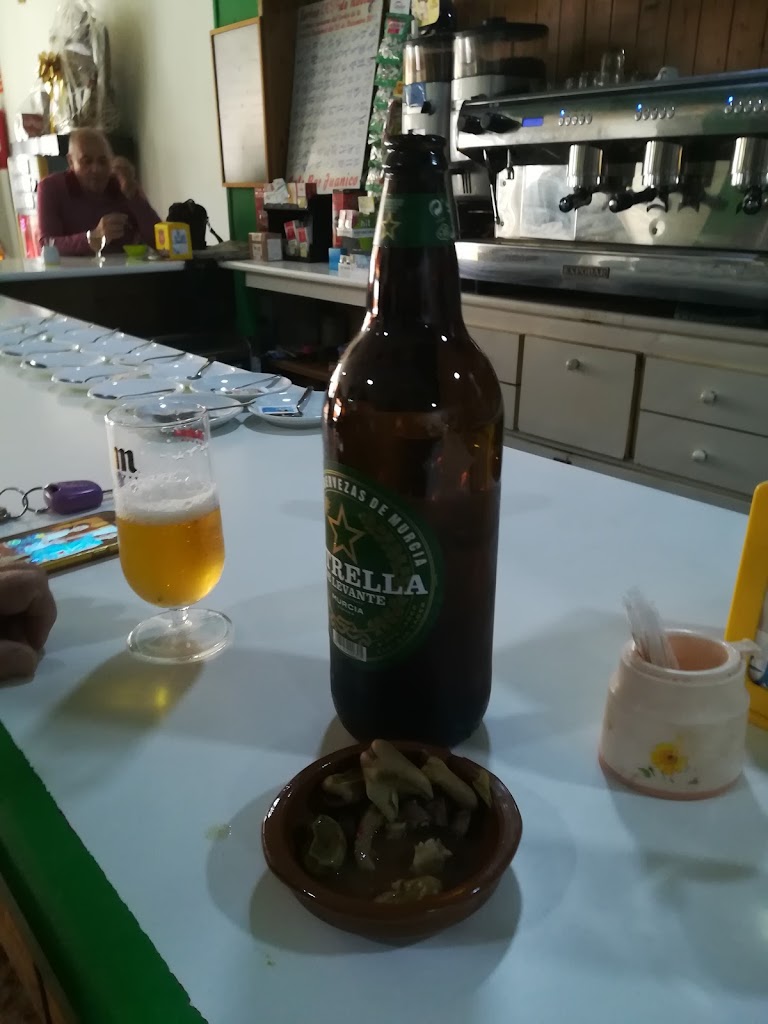Cafe Bar Juanico — Comida y bebida