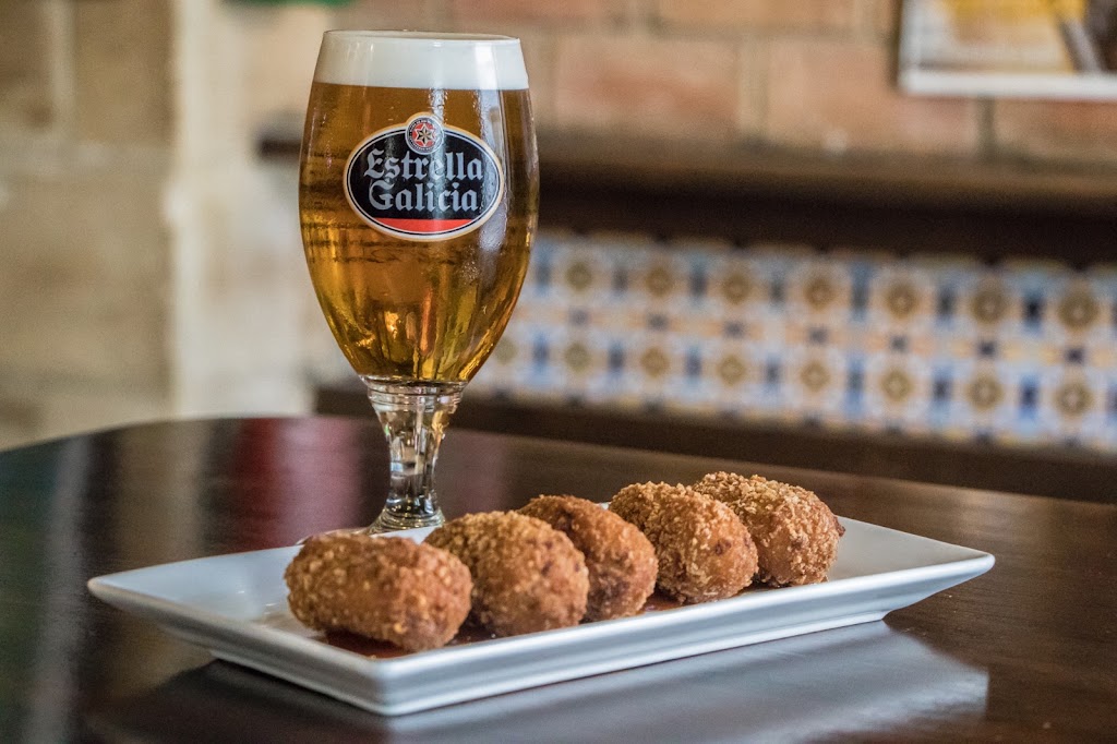 Los Dos Deditos cerveceria internacional — Comida y bebida