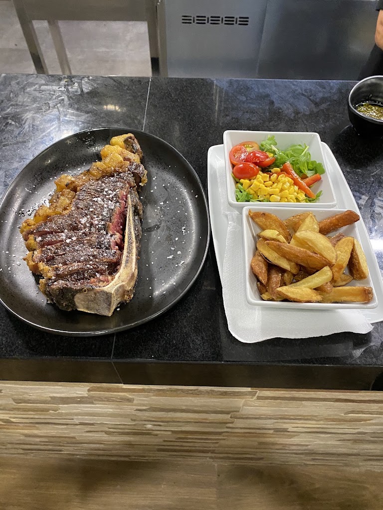 Longo Steak House — Comida y bebida