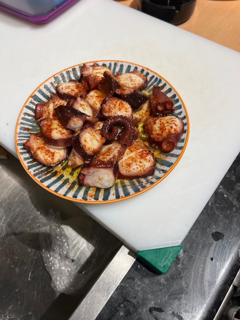 Taberna Puerto Chico — Comida y bebida