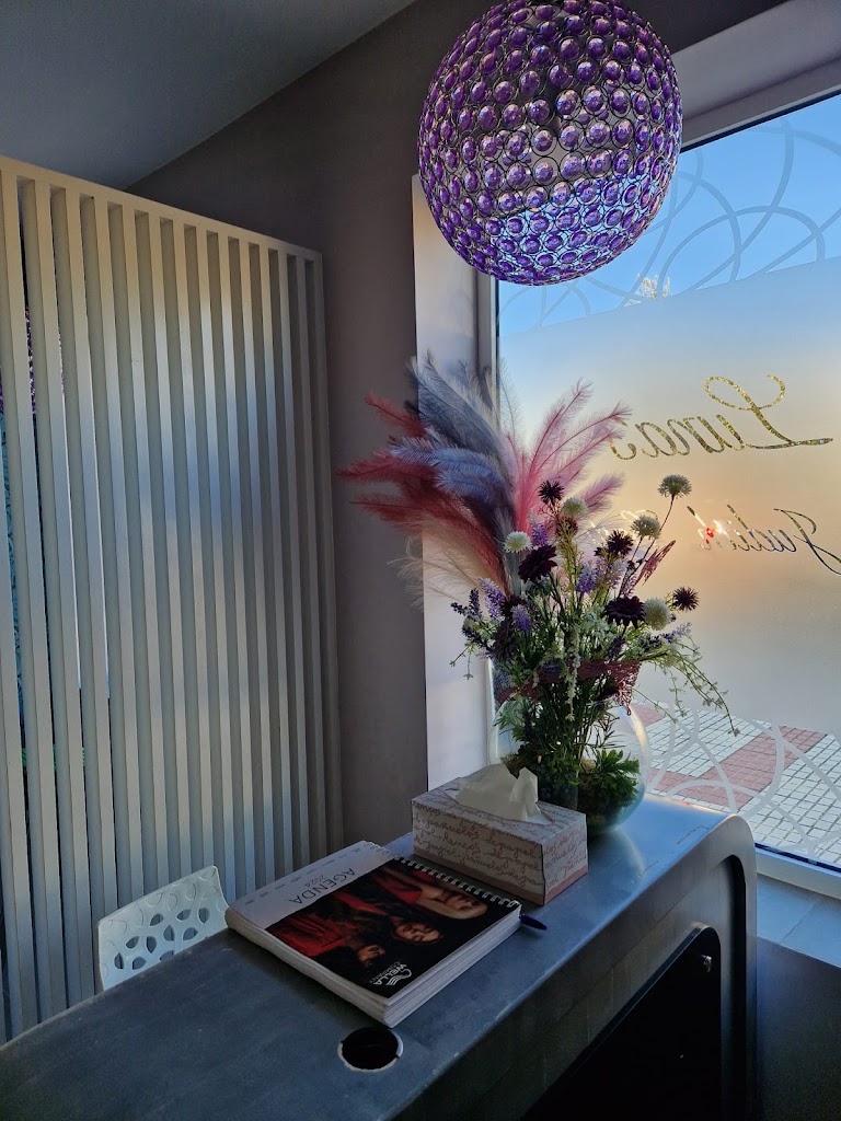 Peluqueria Luna's by Judith Castillo — Del propietario