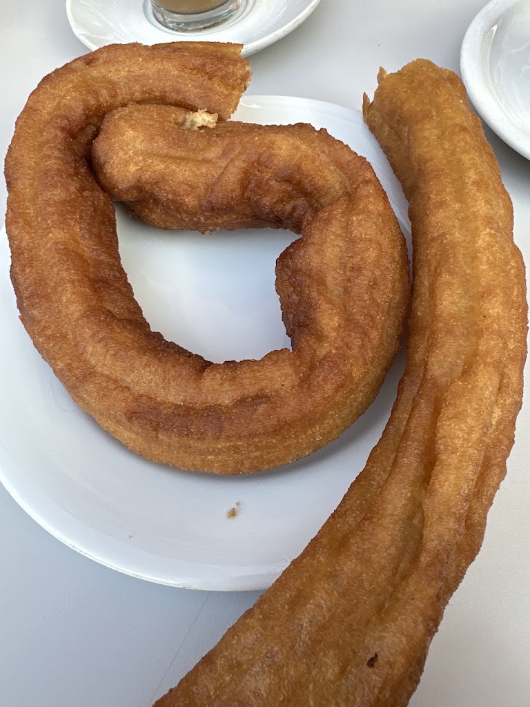 Churreria La Plaza — Comida y bebida