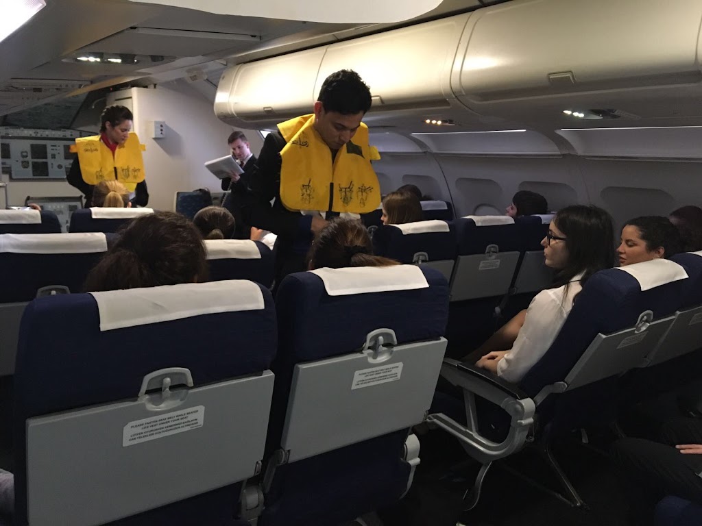 CEAE MELILLA - Centro de Estudios Aeronauticos