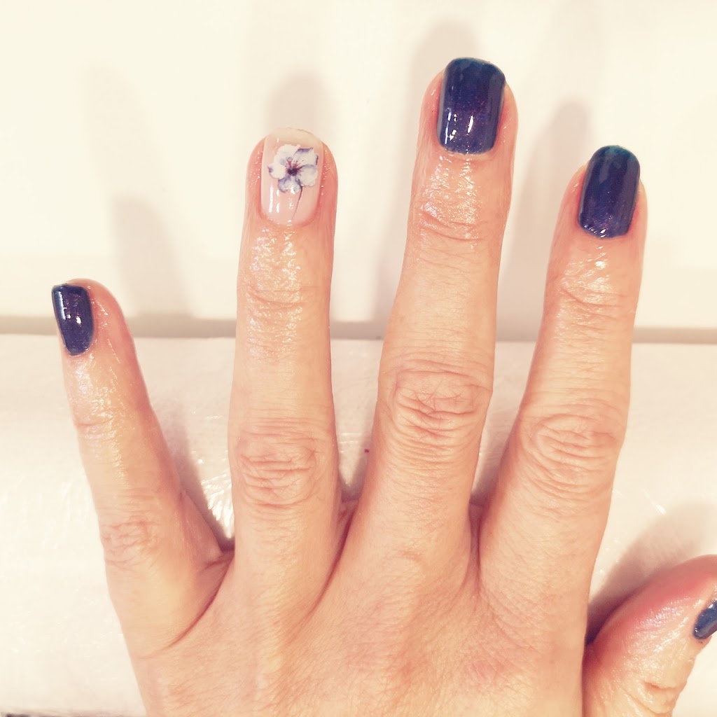 Centro De Belleza Aurora — Manicura