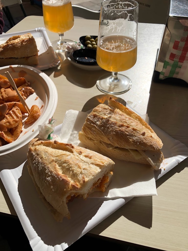 Cafeteria Roma — Comida y bebida