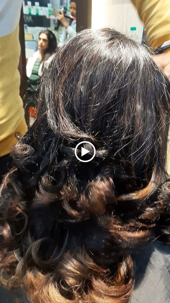 Manelane Unisex Salon