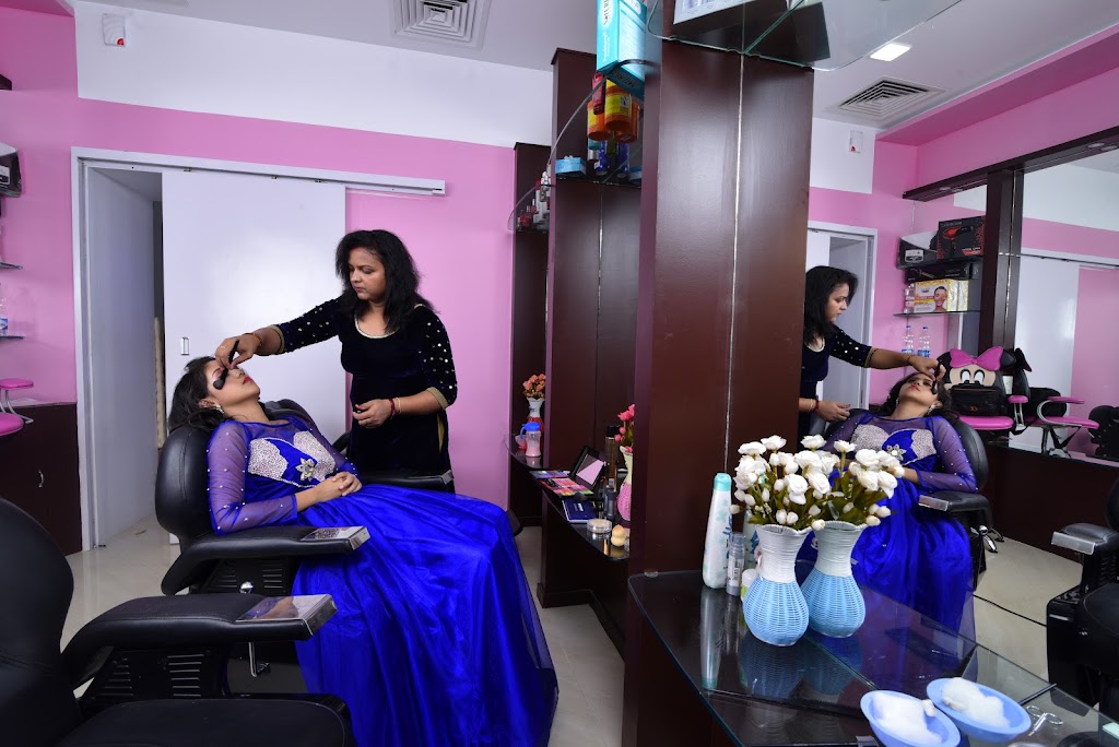 Ladies Beauty Parlour And Stitchwell Boutique In Links Mall