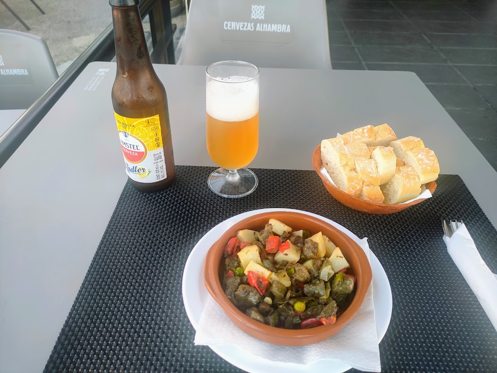 Bar Lisavar — Comida y bebida