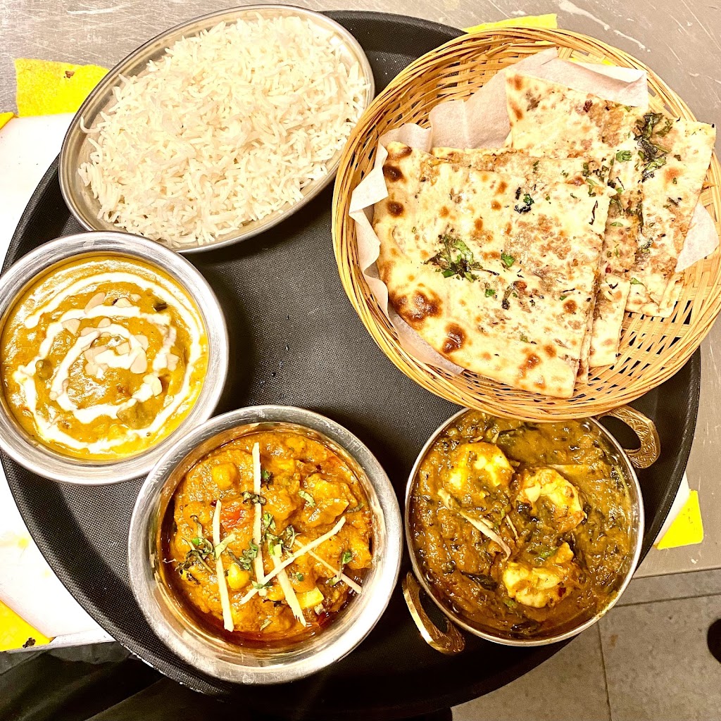 OM Indian Food & Drinks — Comida y bebida