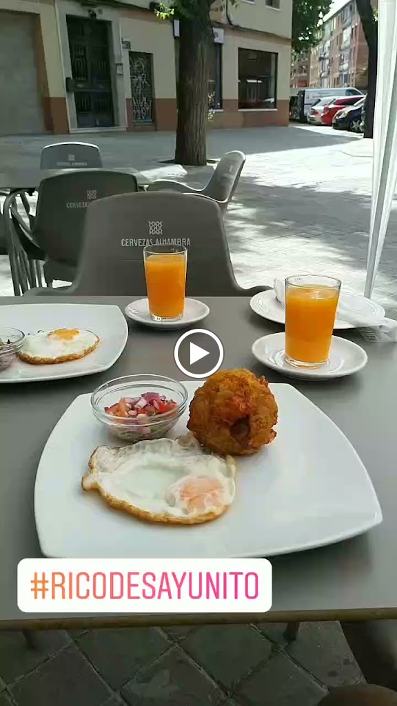 Bar Cafeteria Felix - Comida Ecuatoriana — Videos