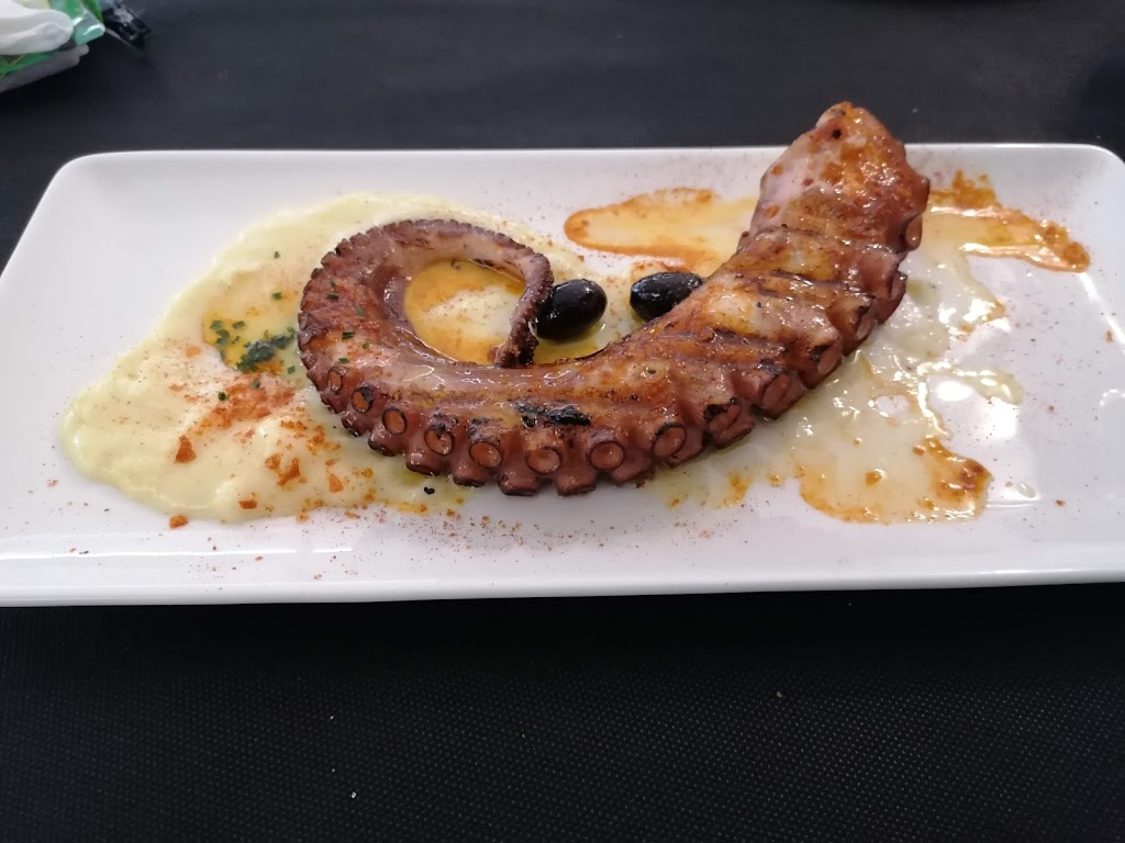 Restaurant Can Colome — Comida y bebida