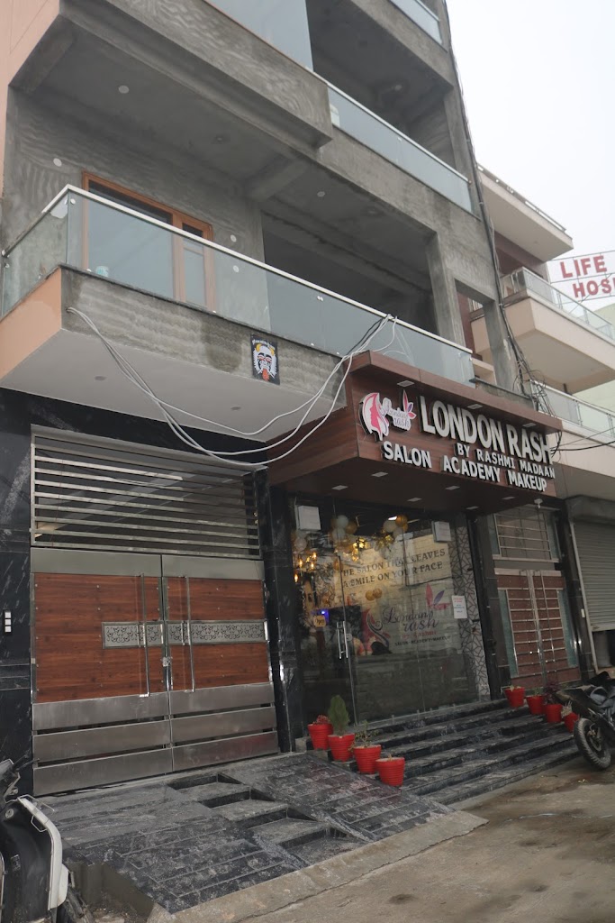 London Rash Unisex Salon Best Salon Makeup Artist In Rohtak