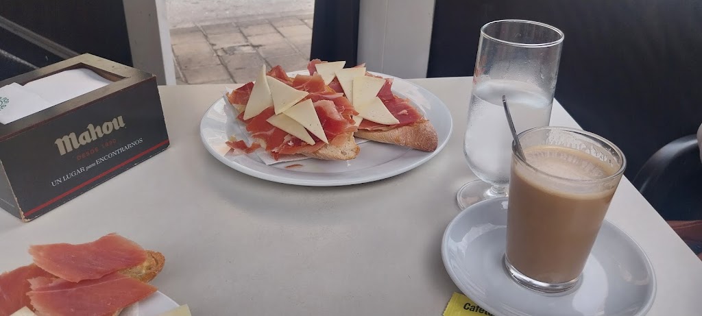 Cafeteria El Bocaito — Cafe