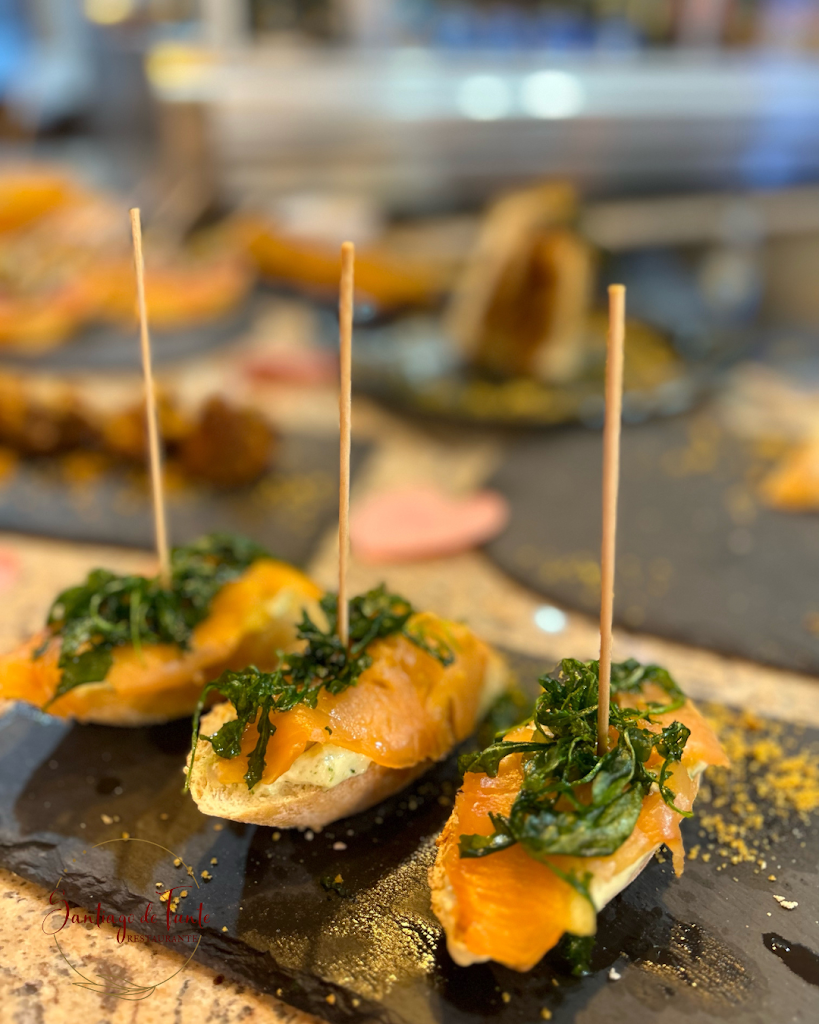 Restaurante Santiago de Tunte — Comida y bebida
