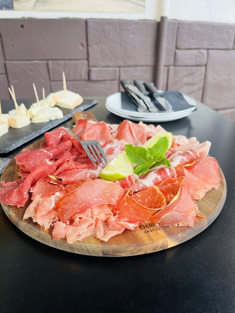 No pasa nada cocktail bar — Comida y bebida