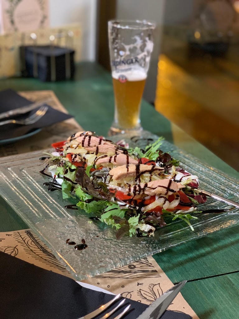 Madreselva Foods and Drinks Mieres — Comida y bebida