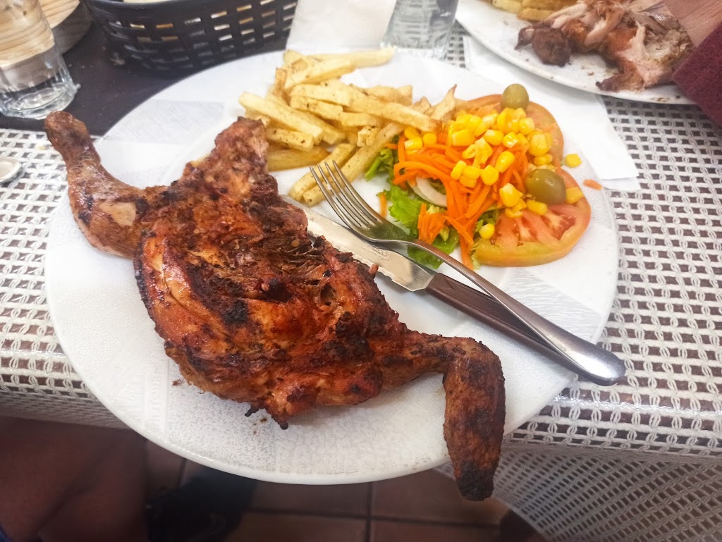 Bar El Rodeo — Comida y bebida