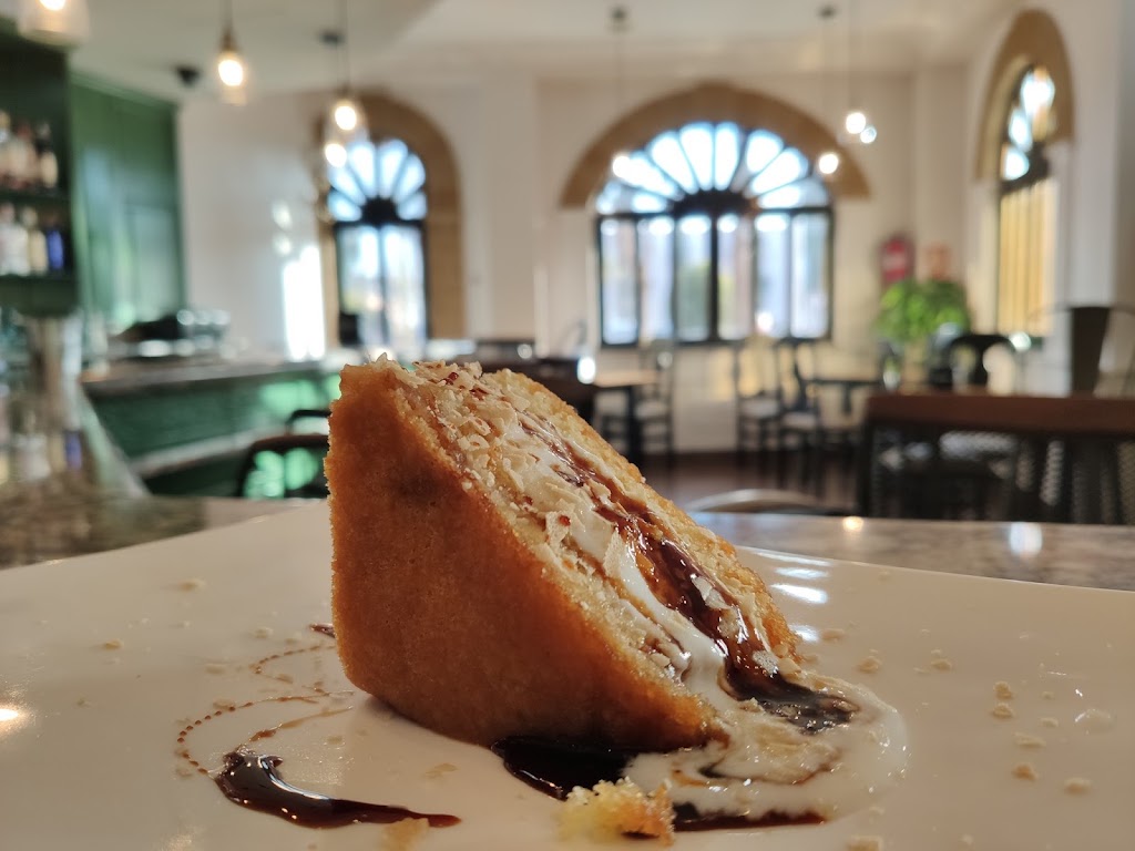 Restaurante La Casona de Antonio — Comida y bebida
