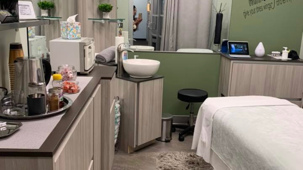 Massage therapist in Needham Heights
