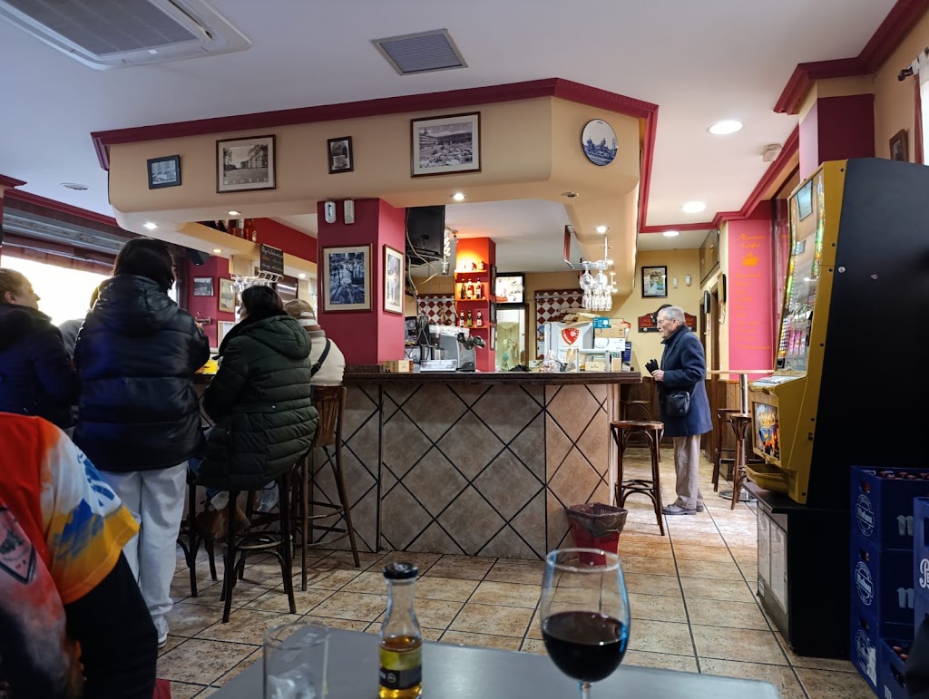 Cafe Bar Tapas — Ambiente
