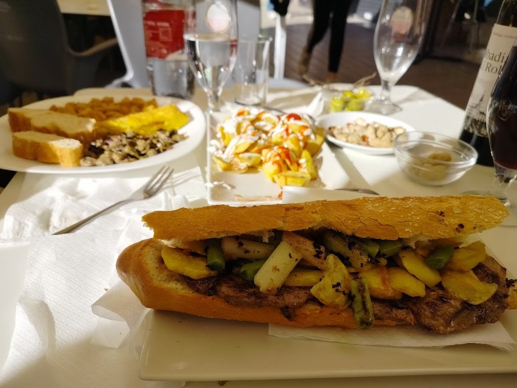 El Punt D encontre — Comida y bebida