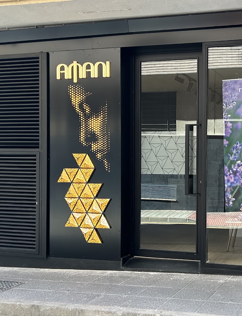 Salon Amani — Exterior