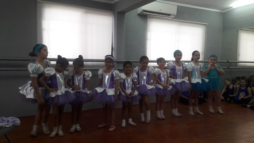 Valentina's international Dance — Del propietario