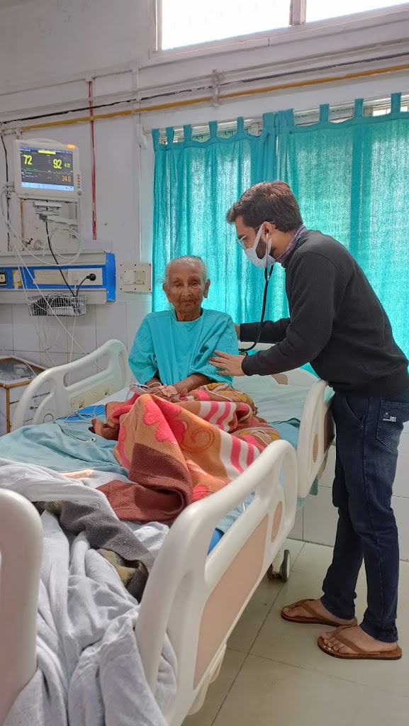 Dr. Dr Nirdesh Tiwari