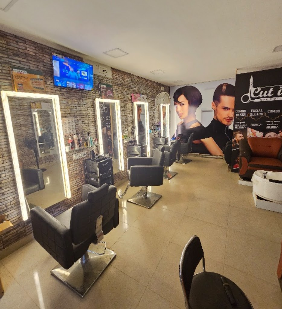 Classic Cut Unisex Salon