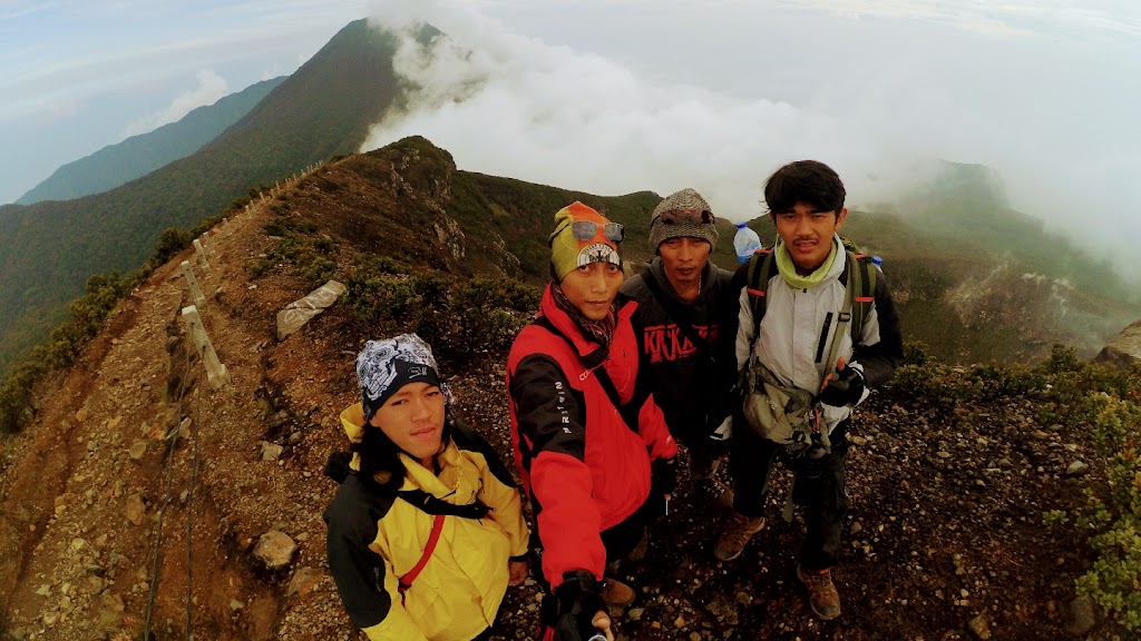 BASECAMP GORILLA CAMP | OUTDOOR RENT EQUIPMENT